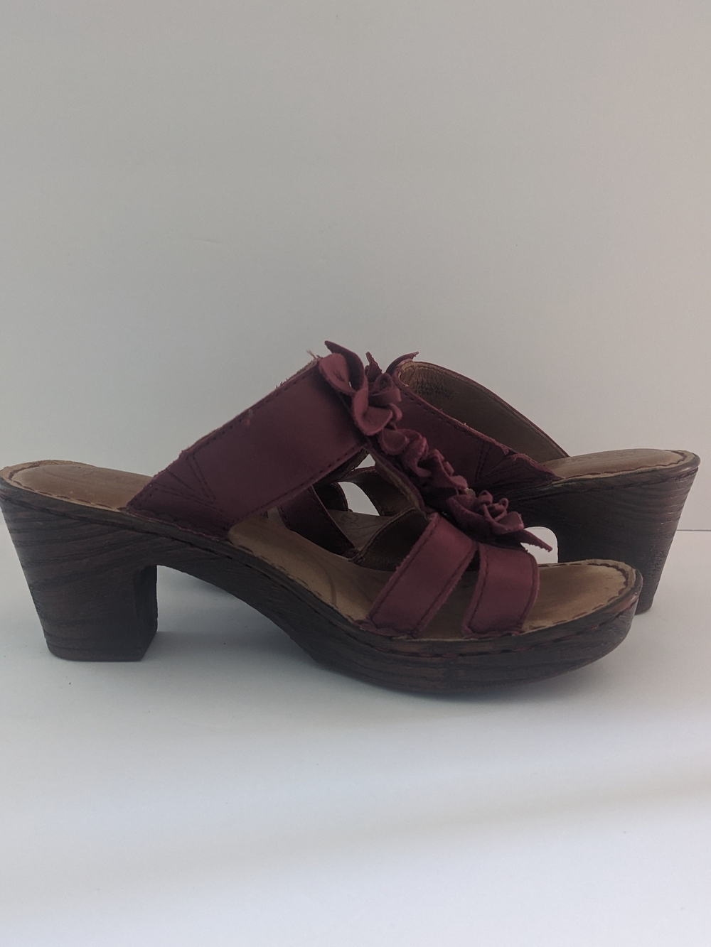 Born Leather Burgundy Ruffle-Trim Slide Sandals 7